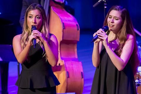 Duet singing at Festival Miami